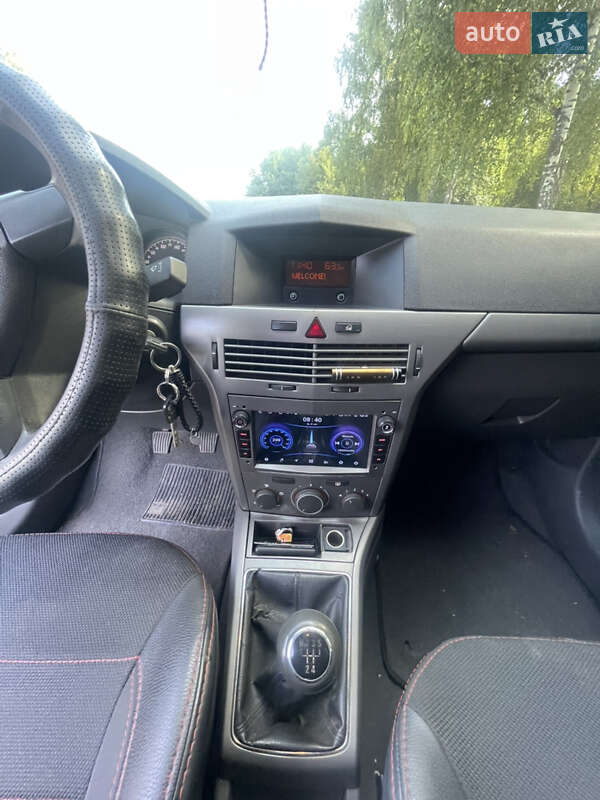 Хэтчбек Opel Astra 2006 в Мене