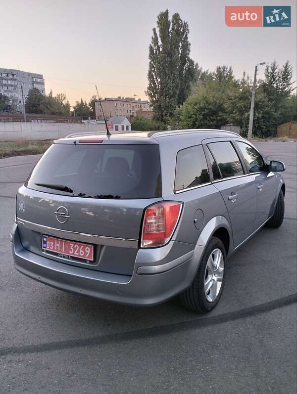 Универсал Opel Astra 2010 в Белой Церкви