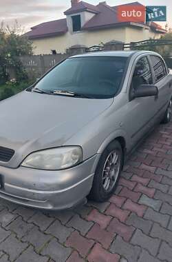 Седан Opel Astra 2006 в Жовкве