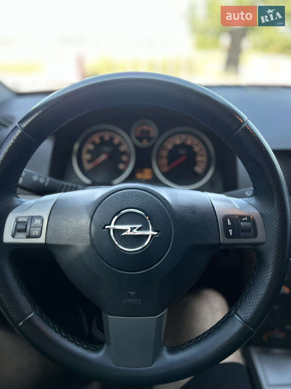 Хэтчбек Opel Astra 2004 в Днепре