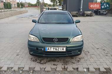 Хэтчбек Opel Astra 2000 в Хотине