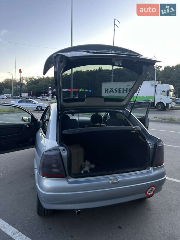 Хэтчбек Opel Astra 2002 в Киеве