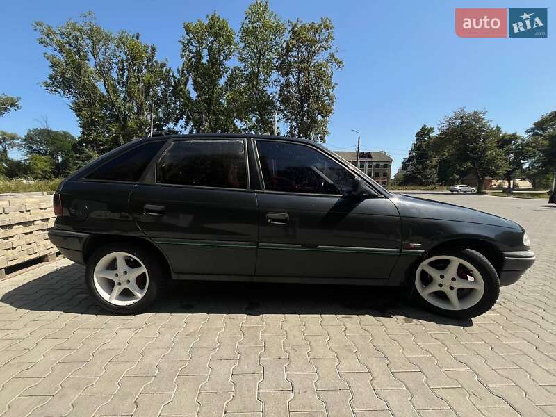 Хэтчбек Opel Astra 1993 в Дрогобыче