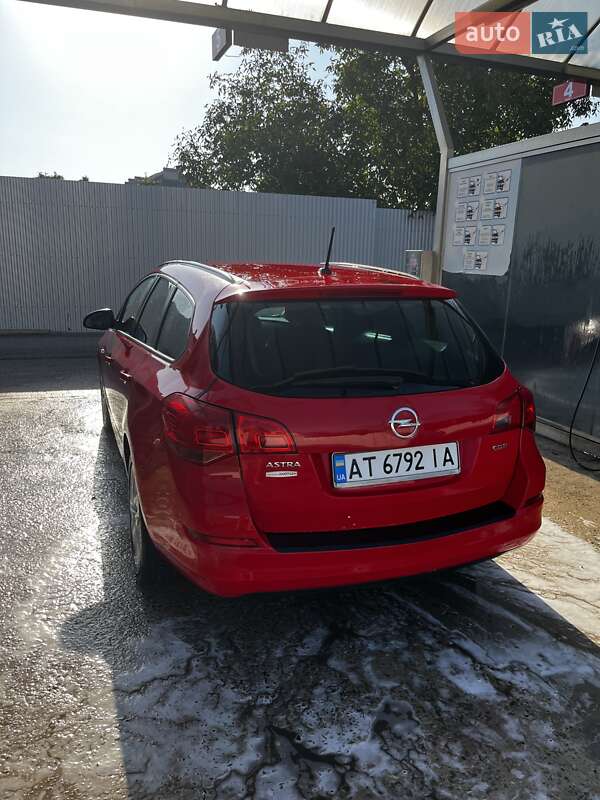 Универсал Opel Astra 2011 в Коломые