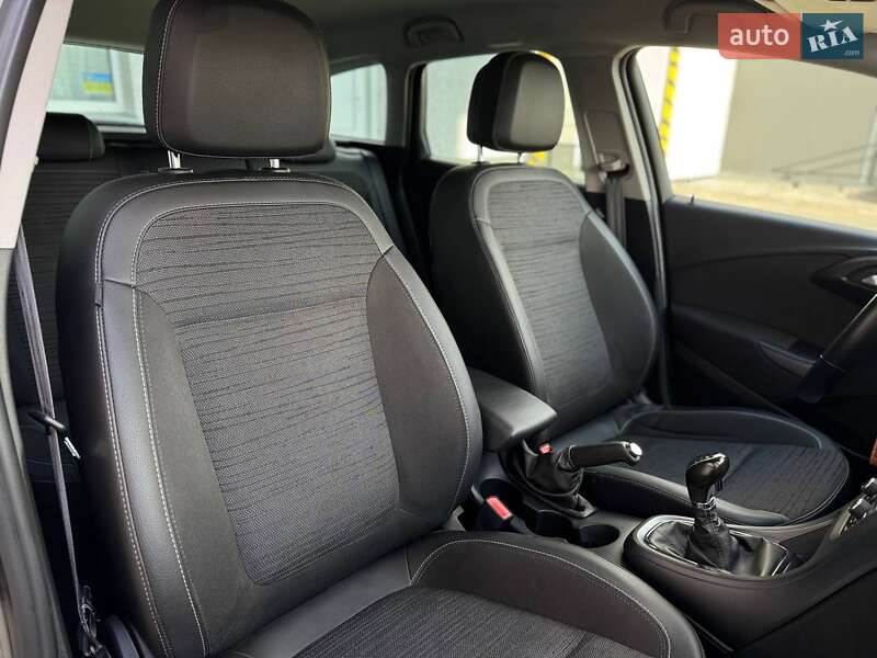 Универсал Opel Astra 2015 в Луцке