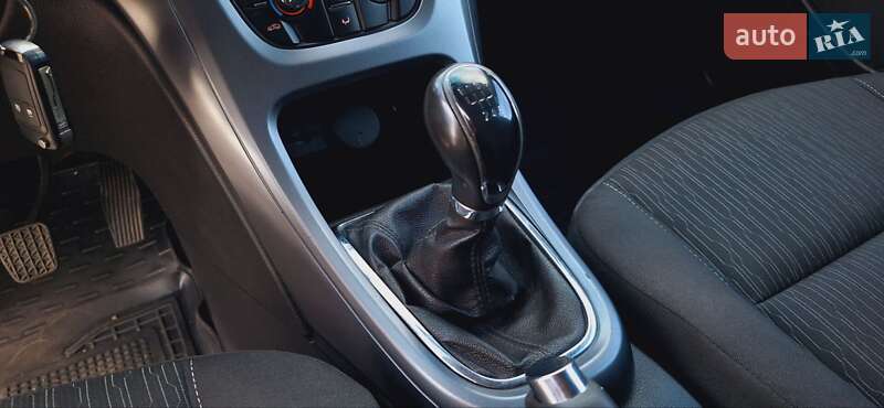 Универсал Opel Astra 2014 в Днепре