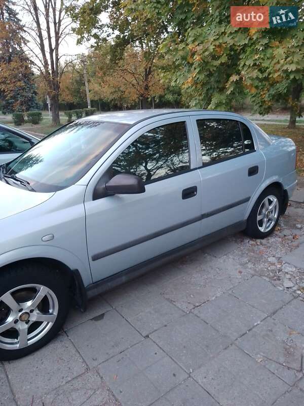 Седан Opel Astra 2004 в Запорожье