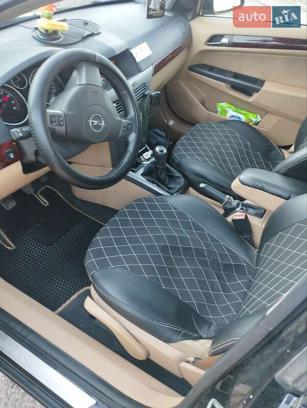 Хэтчбек Opel Astra 2004 в Люботине