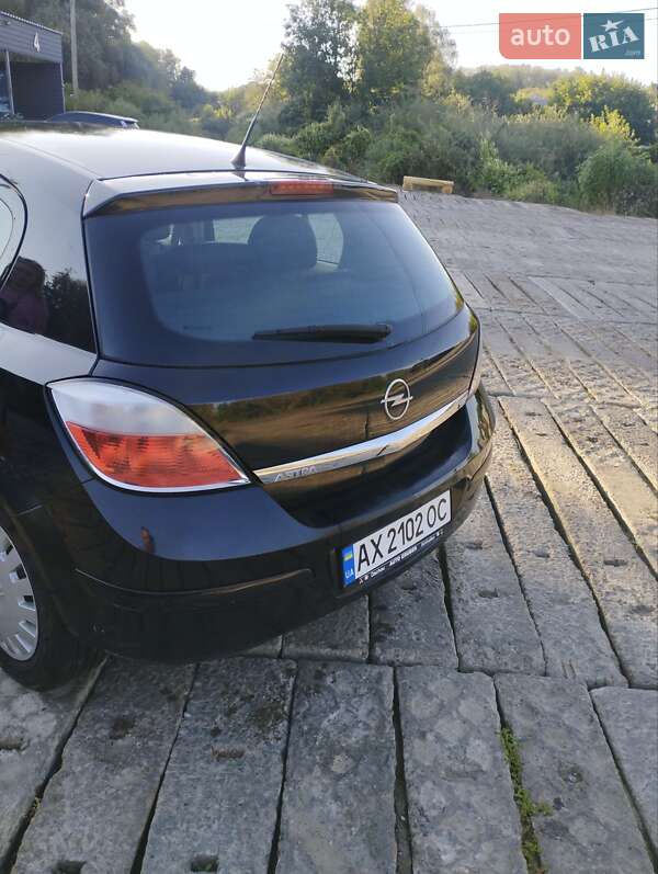 Хэтчбек Opel Astra 2004 в Люботине
