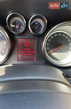 Универсал Opel Astra 2012 в 