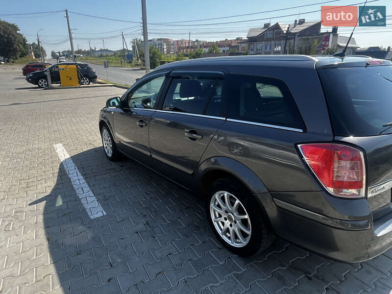 Универсал Opel Astra 2010 в Каменец-Подольском