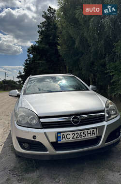 Універсал Opel Astra 2010 в Любомлі
