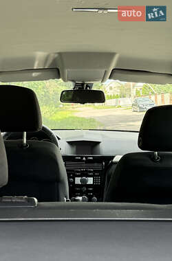 Универсал Opel Astra 2010 в 