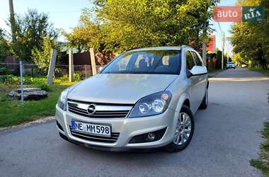 Универсал Opel Astra 2010 в 