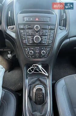 Универсал Opel Astra 2012 в 