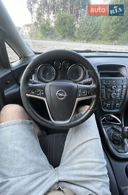 Универсал Opel Astra 2012 в 
