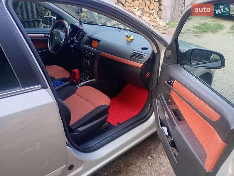 Універсал Opel Astra 2005 в Сумах