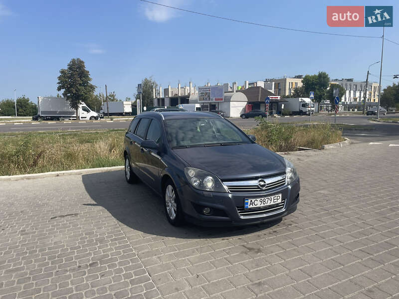 Універсал Opel Astra 2009 в Луцьку