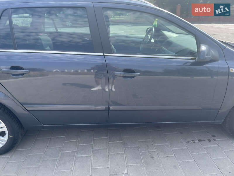 Універсал Opel Astra 2009 в Луцьку