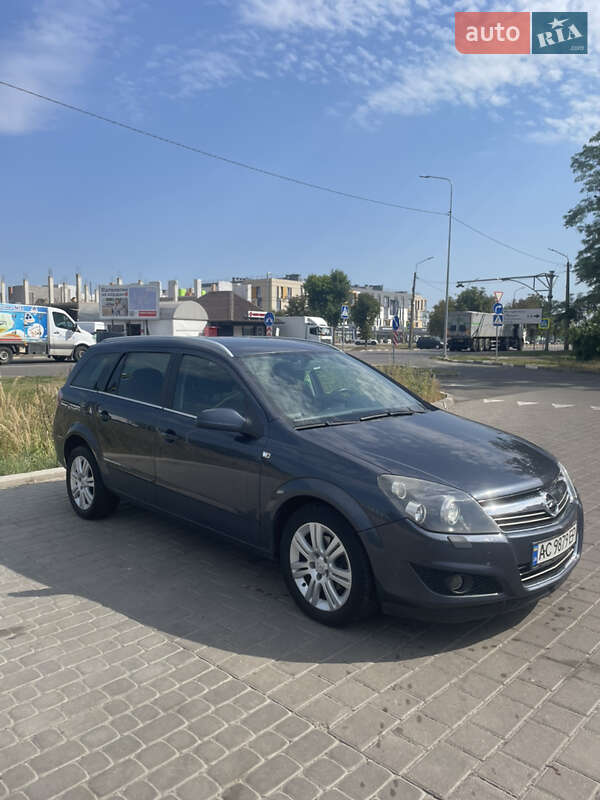 Універсал Opel Astra 2009 в Луцьку