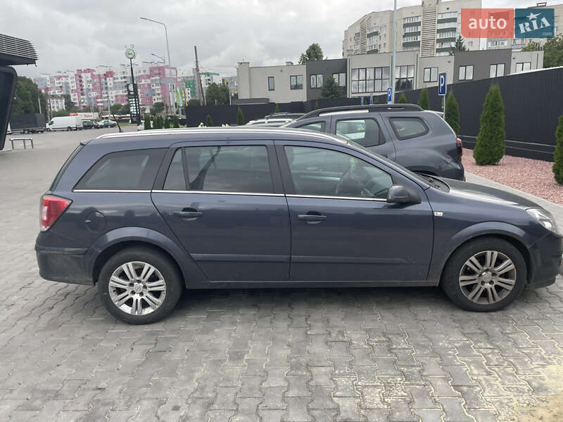 Універсал Opel Astra 2009 в Луцьку