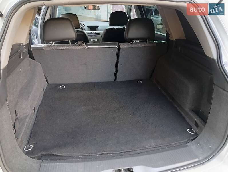 Универсал Opel Astra 2005 в Золочеве