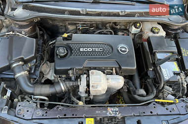 Универсал Opel Astra 2012 в 