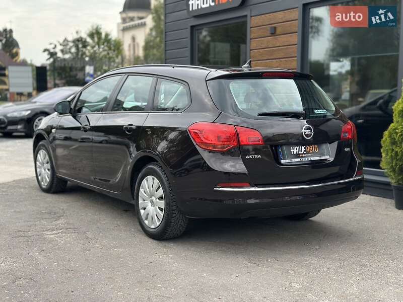 Универсал Opel Astra 2014 в Шептицькому