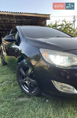 Хэтчбек Opel Astra 2010 в 