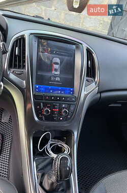 Хэтчбек Opel Astra 2010 в 