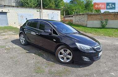 Хэтчбек Opel Astra 2010 в 