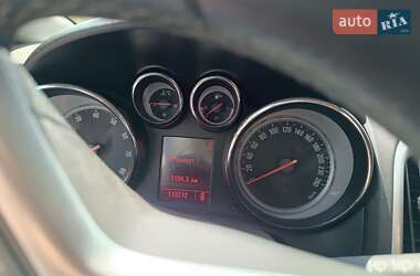 Хэтчбек Opel Astra 2010 в 