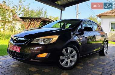 Хетчбек Opel Astra 2013 в 