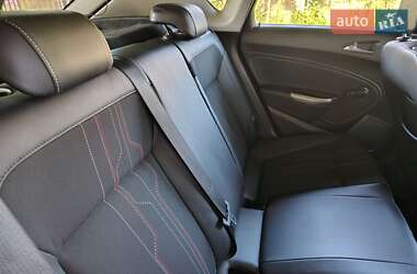 Хетчбек Opel Astra 2013 в 