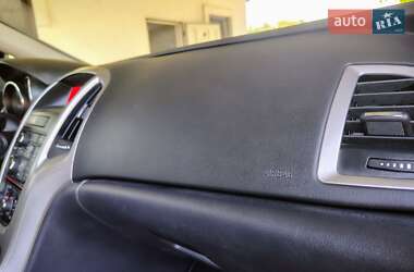 Хетчбек Opel Astra 2013 в 