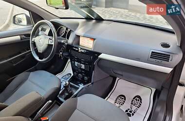 Универсал Opel Astra 2010 в 
