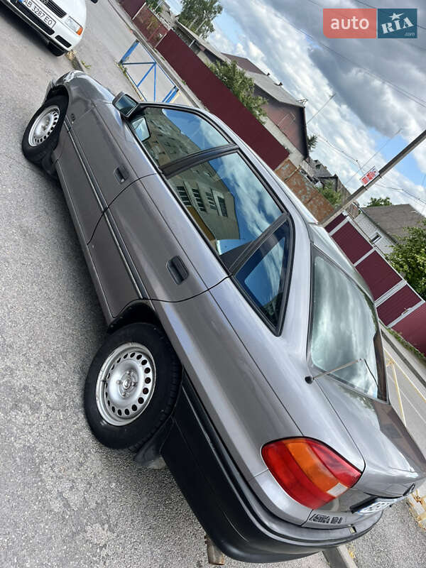 Седан Opel Astra 1993 в Хмельнике