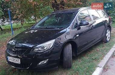 Універсал Opel Astra 2011 в Черкасах