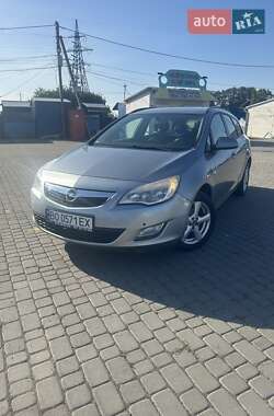Универсал Opel Astra 2011 в Черновцах