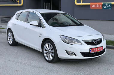 Хэтчбек Opel Astra 2011 в 