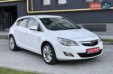 Хэтчбек Opel Astra 2011 в 