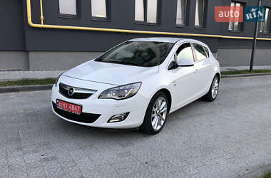 Хэтчбек Opel Astra 2011 в 