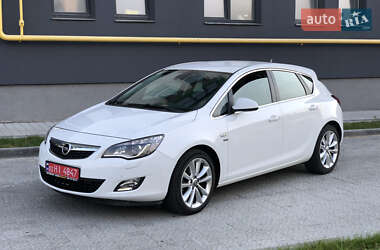 Хэтчбек Opel Astra 2011 в 