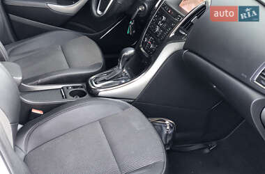 Хэтчбек Opel Astra 2011 в 