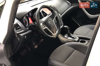 Хэтчбек Opel Astra 2011 в 