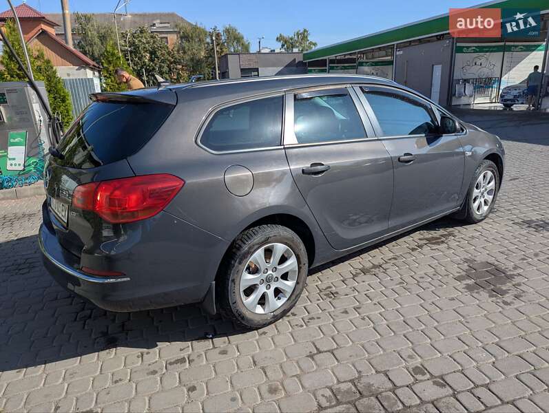 Универсал Opel Astra 2015 в Ивано-Франковске