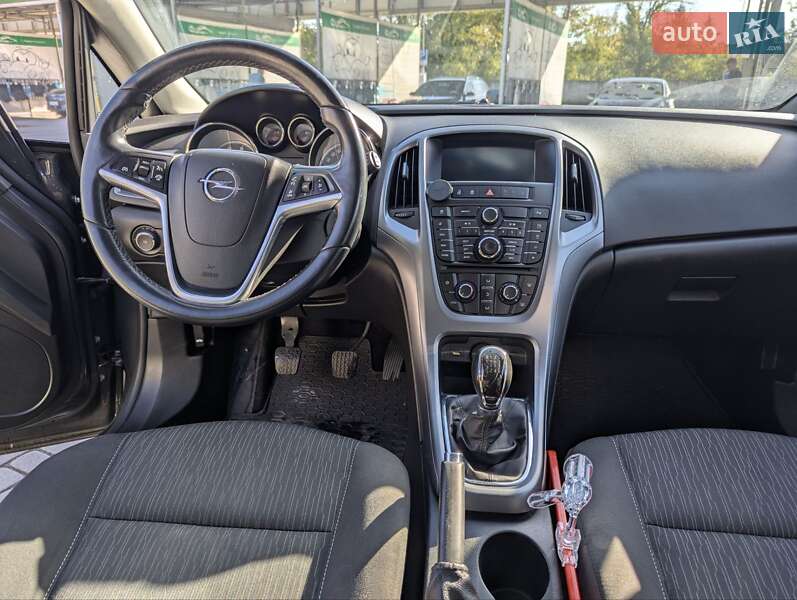 Универсал Opel Astra 2015 в Ивано-Франковске