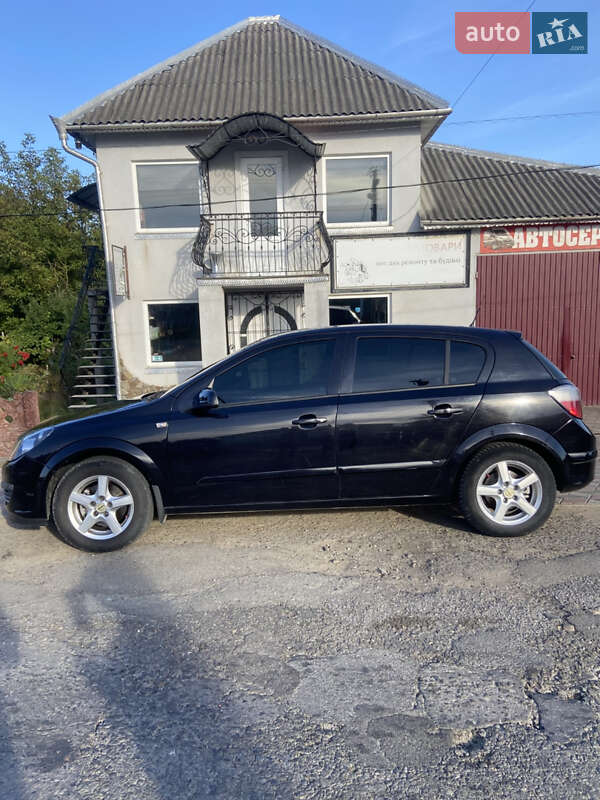 Хетчбек Opel Astra 2006 в Чернівцях
