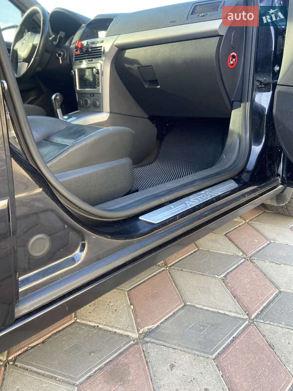 Хетчбек Opel Astra 2006 в Чернівцях