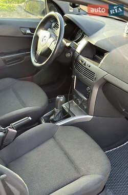 Универсал Opel Astra 2006 в 